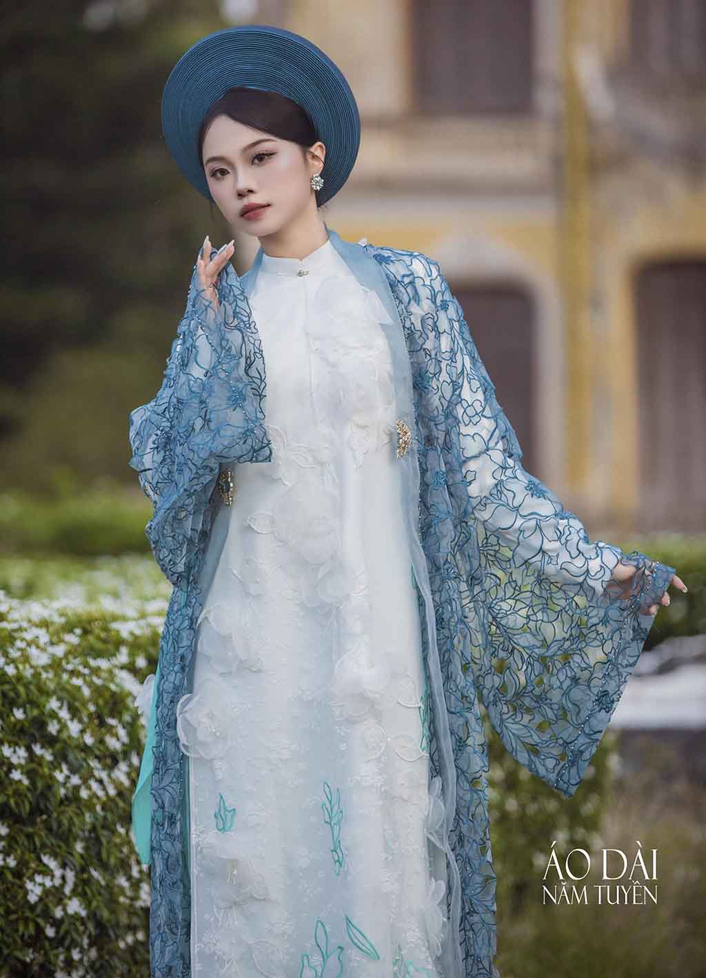 Áo Choàng Nữ Ren Hoa Cắt Nhiệt Màu Xanh Dương