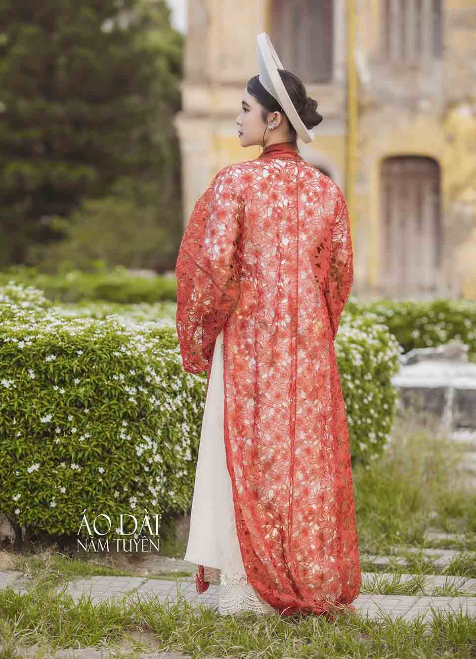 Áo Choàng Cô Dâu Ren Hoa Màu Đỏ Đô Sang Trọng