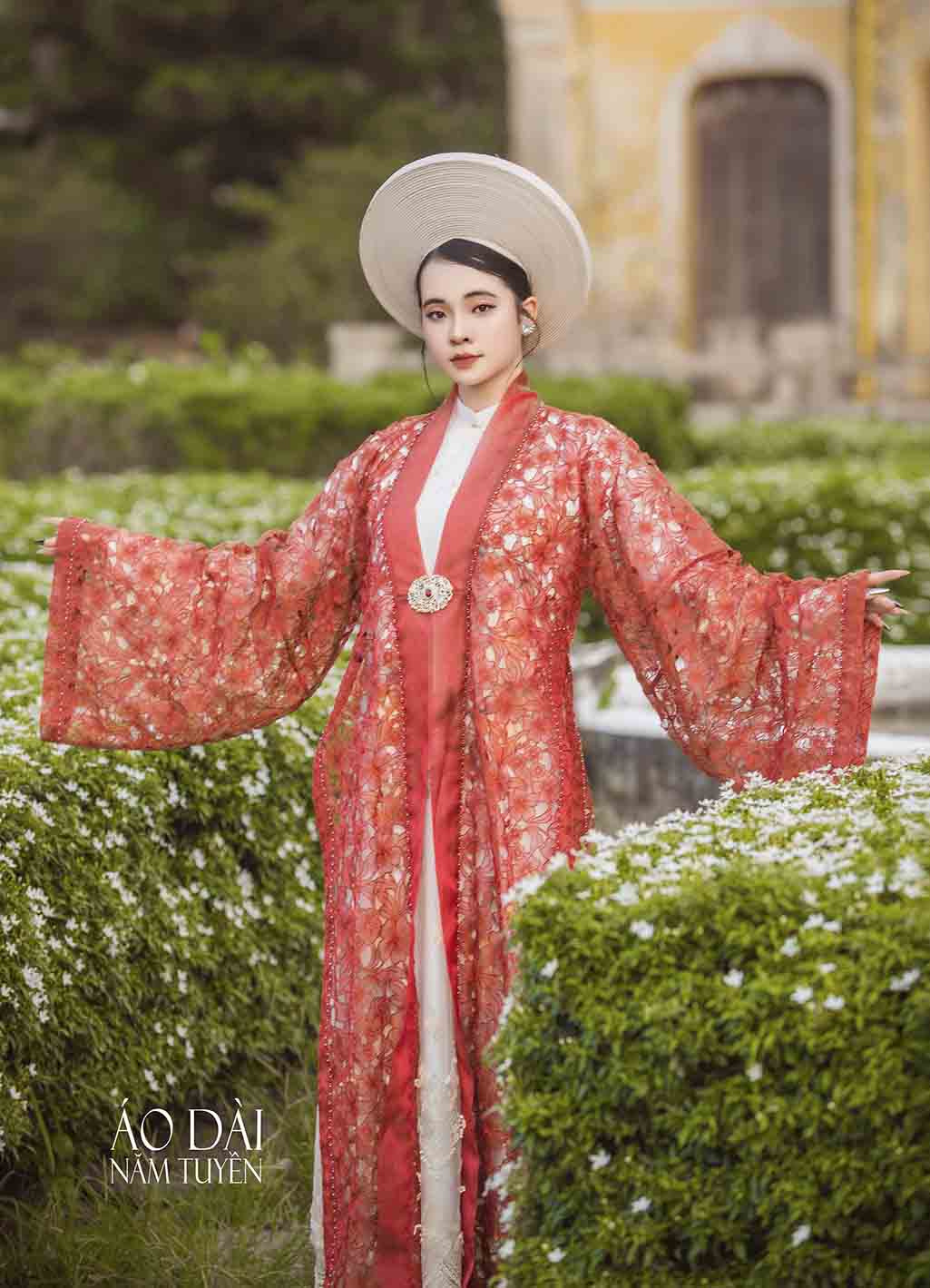 Áo Choàng Cô Dâu Ren Hoa Màu Đỏ Đô Sang Trọng