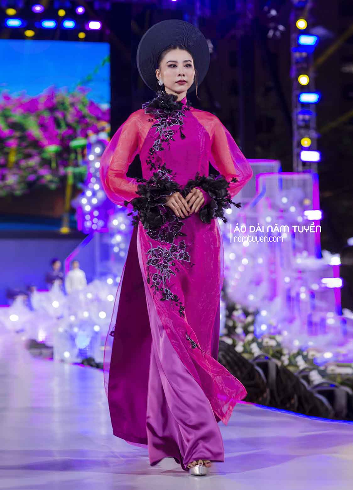 Áo dài nữ thiết kế tay voan màu hồng sen đính hoa 3D nữ tính