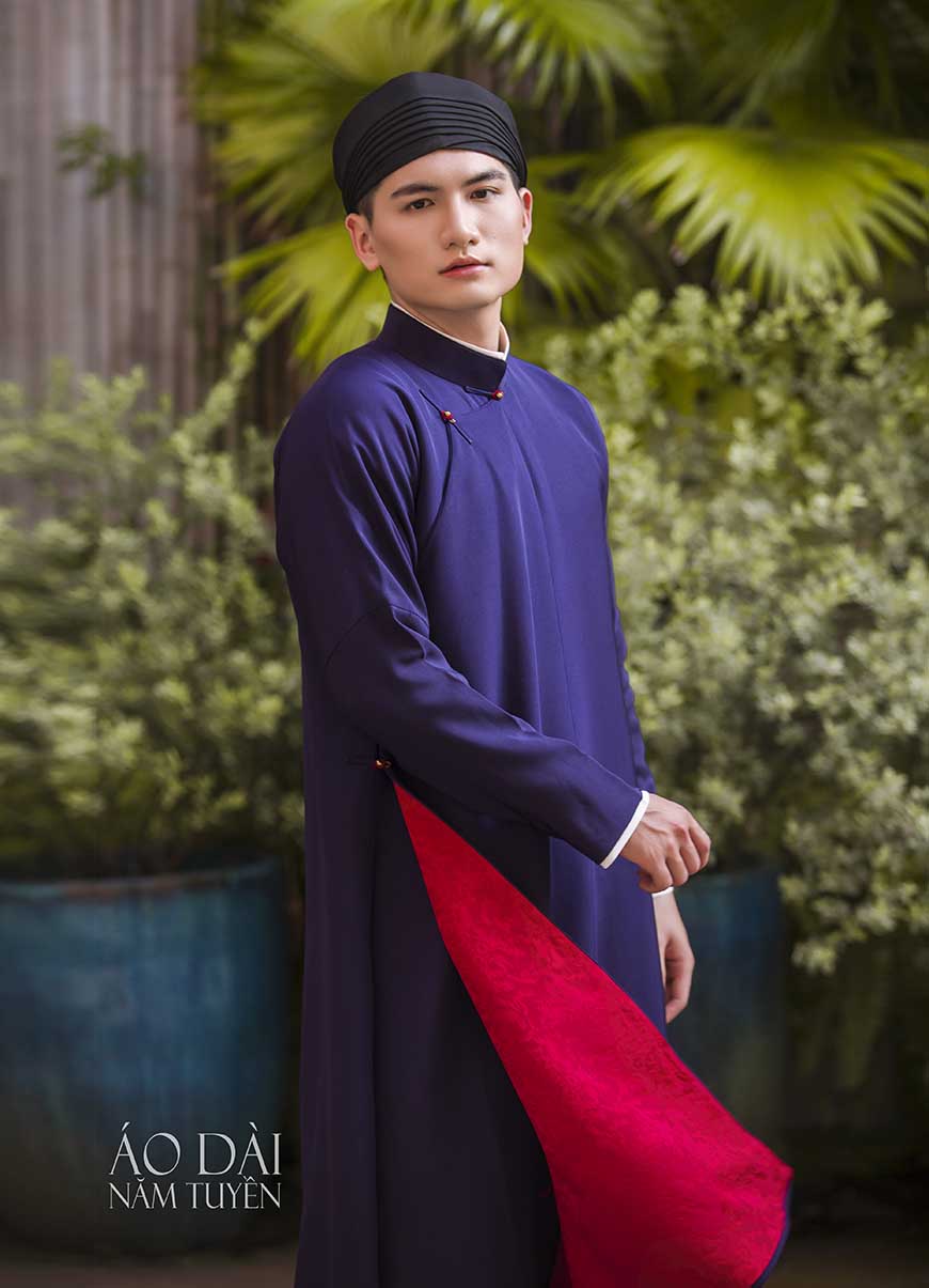 Áo dài nam truyền thống ngũ thân tay chẽn tơ tằm xanh đen lót đỏ đô