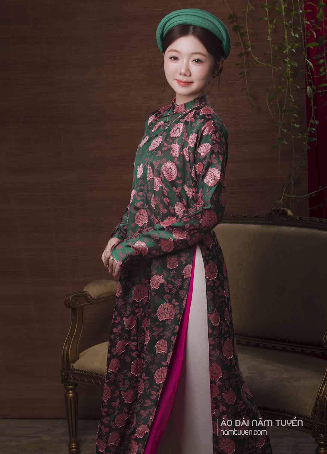 Áo Dài Ngũ Thân Gấm Hoa Hồng – Lót Hồng Sen
