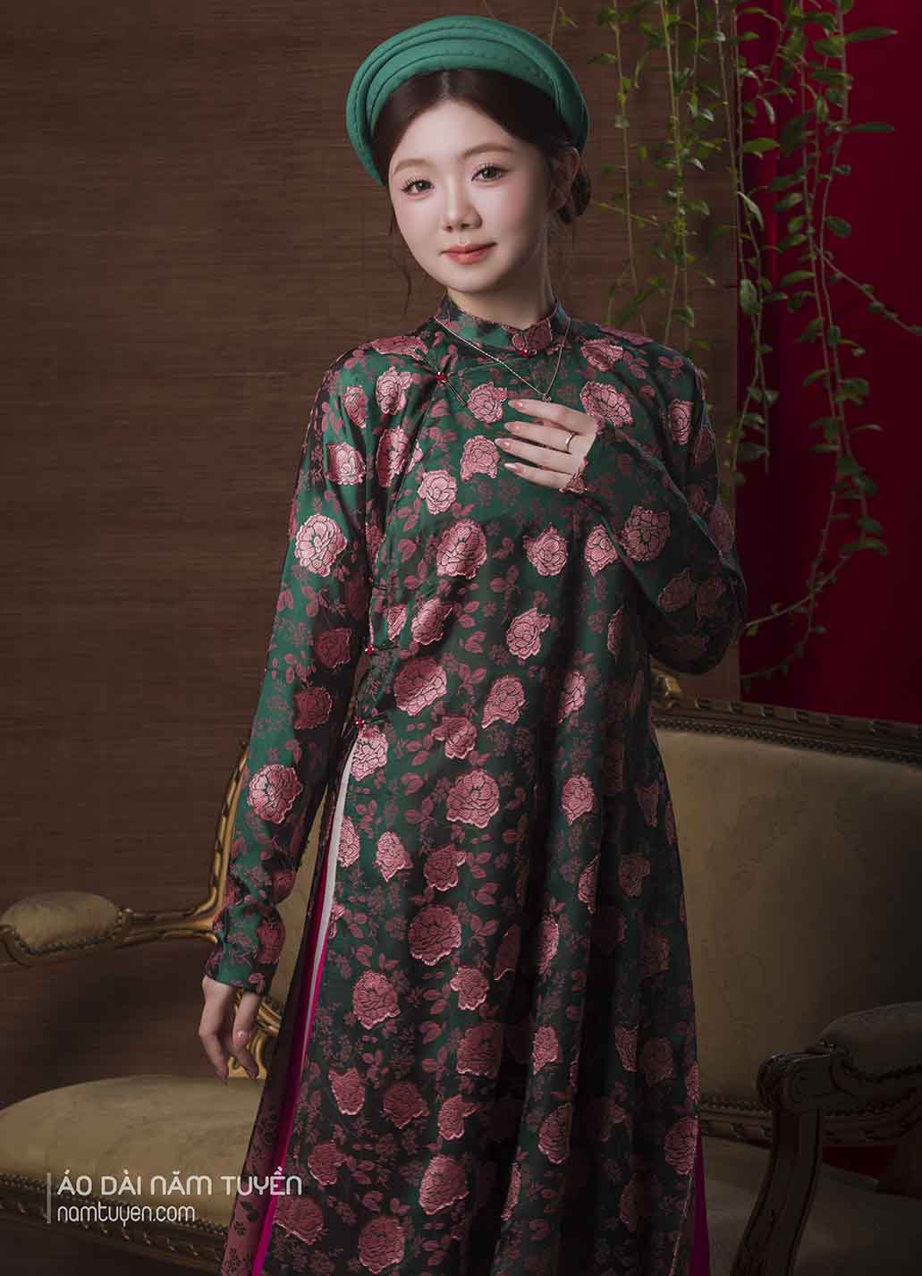 Áo Dài Ngũ Thân Gấm Hoa Hồng – Lót Hồng Sen