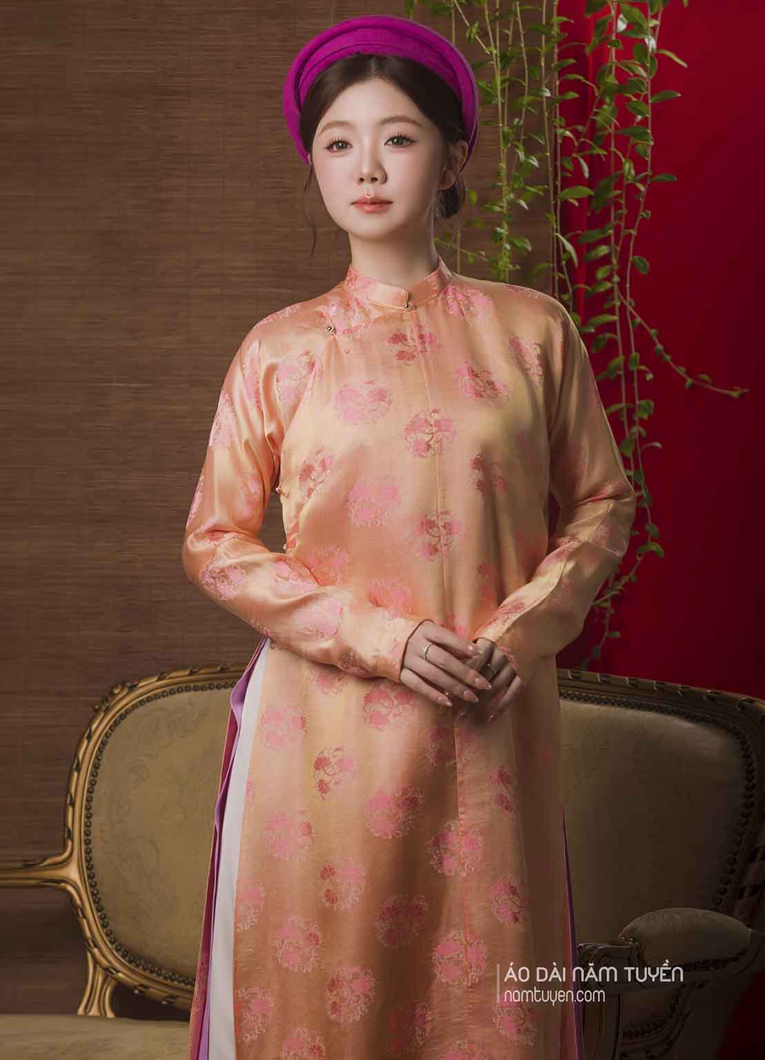 Áo Dài Nữ Truyền Thống Gấm Dệt Hoa Văn Hồng Đào