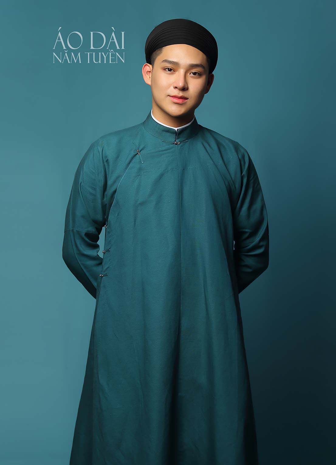 Áo dài nam ngũ thân tay chẽn vải lanh thanh lịch