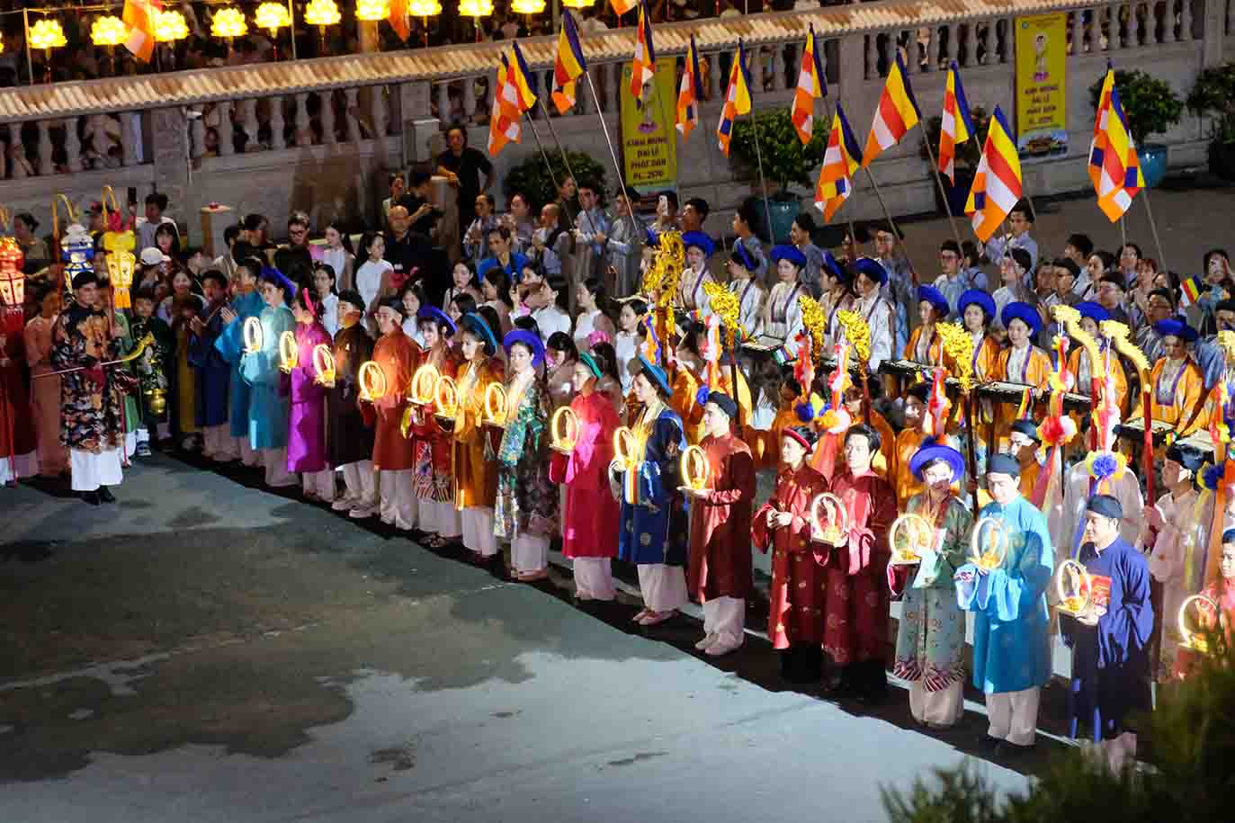 Nghệ Sĩ Việt Đồng Hành Cùng Năm Tuyền Trong Mùa Phật Đản Vesak 2026 | Lan tỏa vẻ đẹp áo dài truyền thống Việt Nam