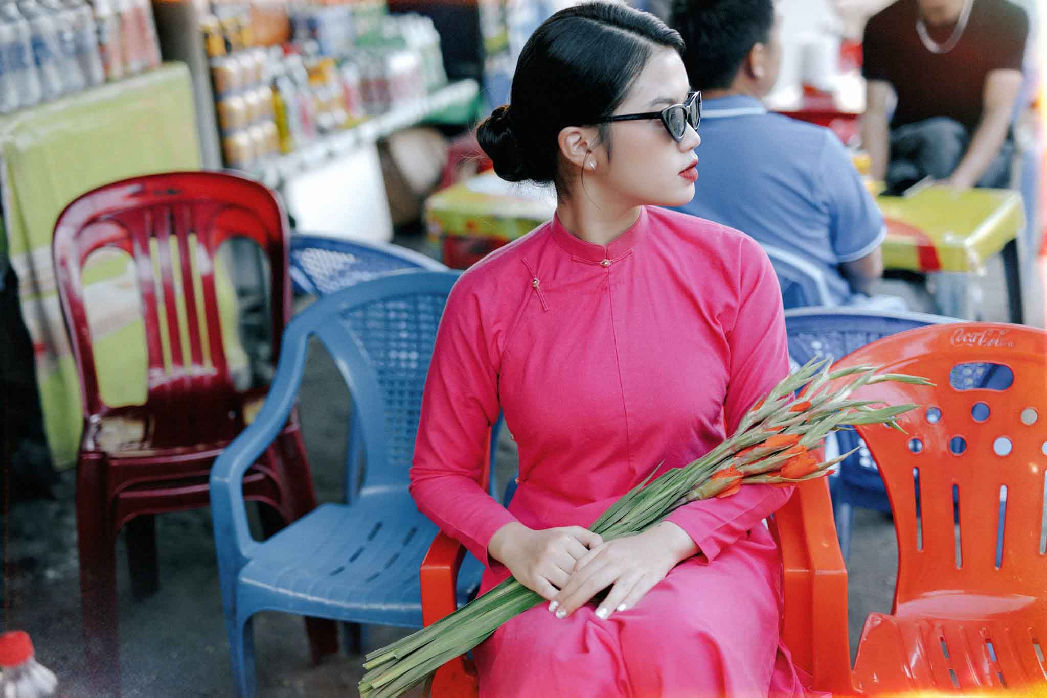 Dạo chợ Đông Ba cùng Áo dài ngũ thân Năm Tuyền