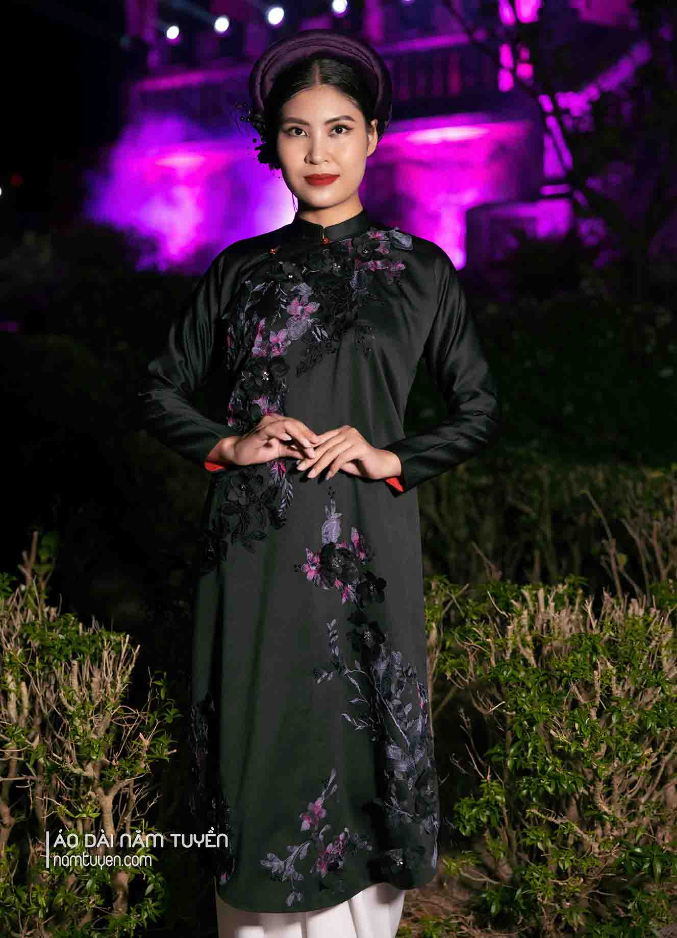Áo Ngũ Thân Nữ Thiết Kế Hoa 3D Trên Nền Đen Satin