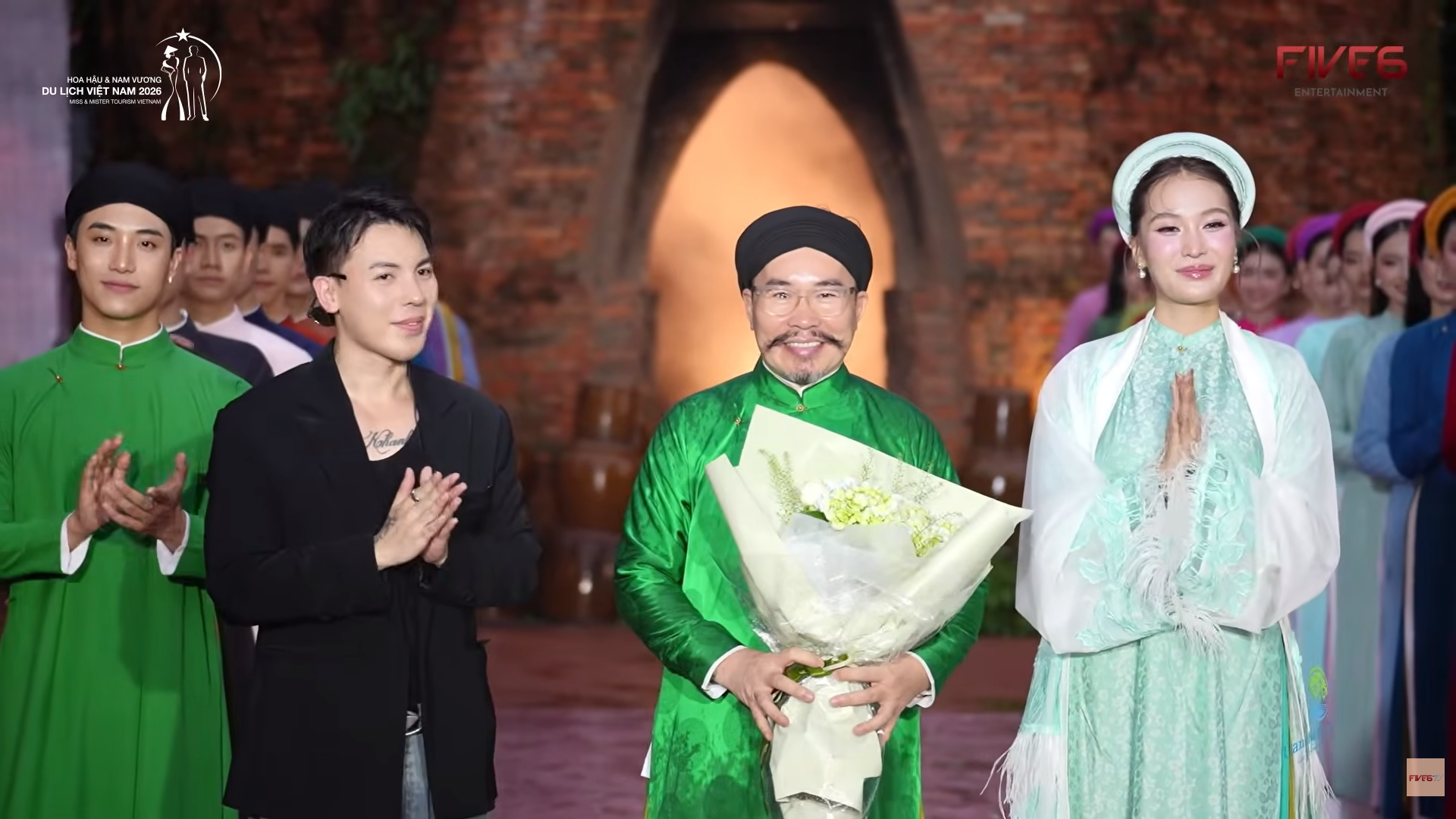 BST “MỘT DẢI SẮC VIỆT” – Áo dài ngũ thân Năm Tuyền tại Hoa hậu & Nam vương Du lịch Việt Nam 2026